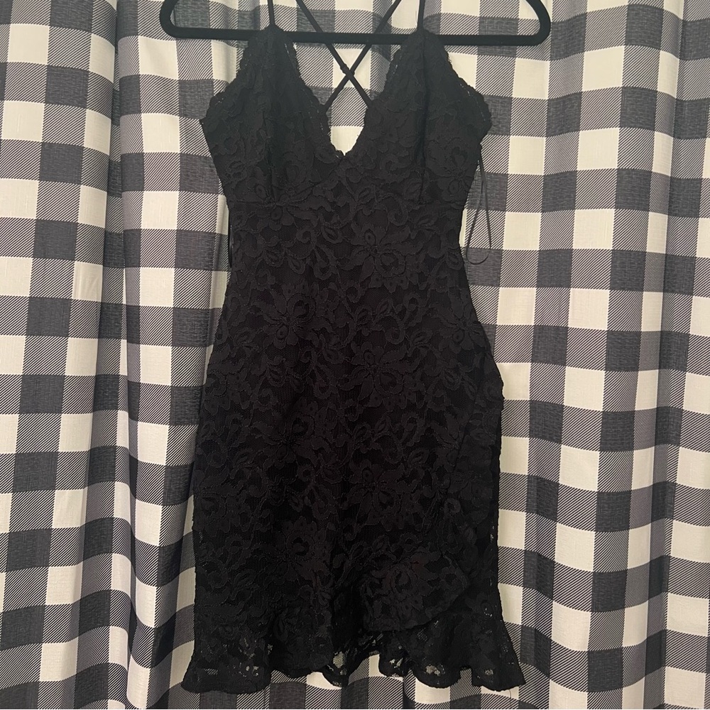 Elegant Black Lace Fitted Dress